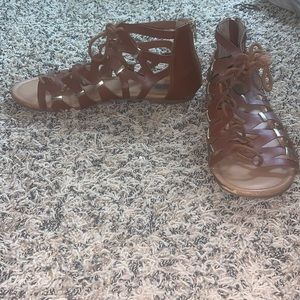 STEVE MADDEN Gladiator brown/gold lace up sandals